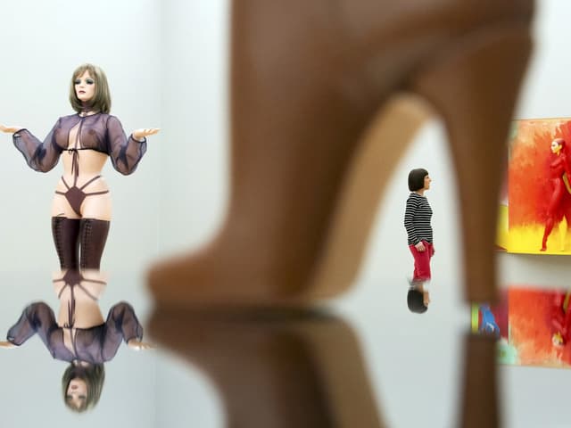 Eine Ausstellung zeigt verschiedene Werke von Allen Jones Eine Ausstellung zeigt verschiedene Werke von Allen Jones