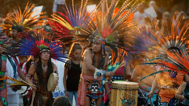 Indianer in traditioneller Kleidung. Indianer in traditioneller Kleidung.