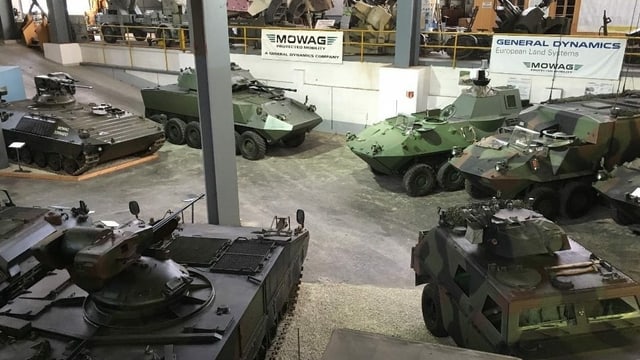Panzer in einer Halle Panzer in einer Halle