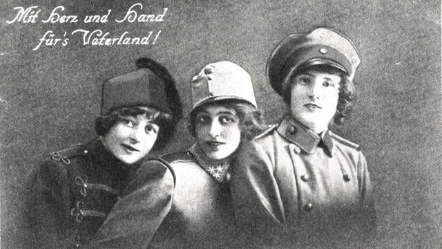 Eine Postkarte aus dem Ersten Weltkrieg. Abgebildet sind drei Frauen. Eine Postkarte aus dem Ersten Weltkrieg. Abgebildet sind drei Frauen.