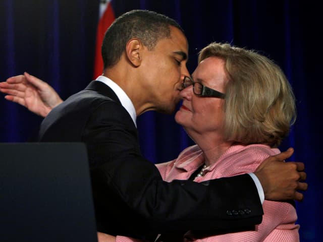 Claire McCaskill 2010 mit dem damaligen US-Präsidenten Barack Obama Claire McCaskill 2010 mit dem damaligen US-Präsidenten Barack Obama