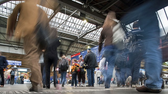 Blick in die grosse Halle des Zürcher Hauptbahnhofs. Blick in die grosse Halle des Zürcher Hauptbahnhofs.