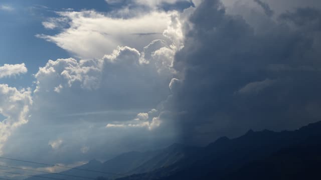 Dunkel Gewitterwolken im Berner Oberland. Dunkel Gewitterwolken im Berner Oberland.