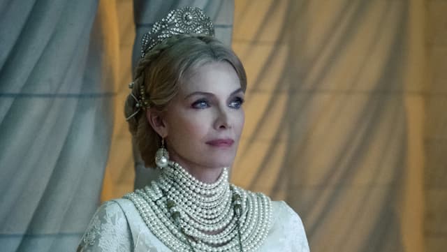 Michelle Pfeiffer als Königin Ingrith. Michelle Pfeiffer als Königin Ingrith.