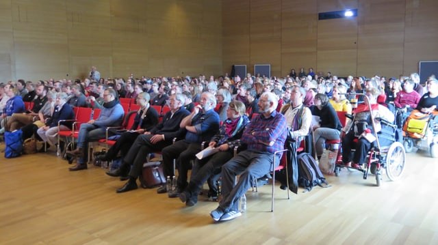Saal voller Zuschauer. Saal voller Zuschauer.