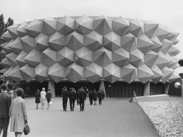 Igelförmiger Betonpavillon der Armee bei der Expo 1964 Igelförmiger Betonpavillon der Armee bei der Expo 1964