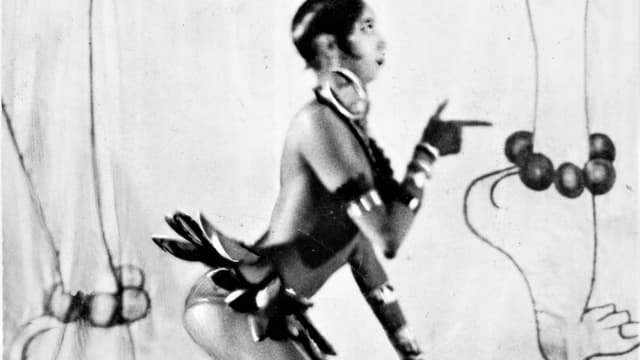 Josephine Baker im Bananenrock auf einer New Yorker Bühne. Josephine Baker im Bananenrock auf einer New Yorker Bühne.