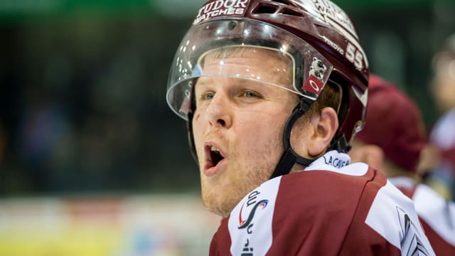 Eishockey-Spieler. Eishockey-Spieler.