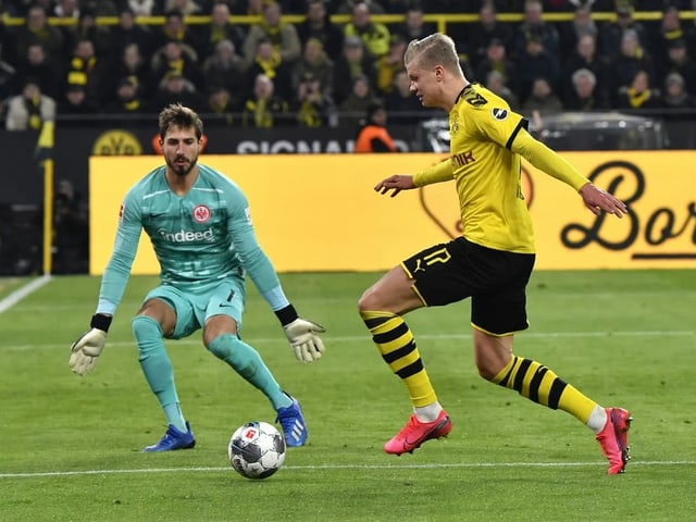 Haaland vor Frankfurts Goalie Trapp