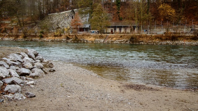 Mit Natursteinen will der Kanton das Aareufer sanieren. Beton sei nicht mehr zeitgemäss. Mit Natursteinen will der Kanton das Aareufer sanieren. Beton sei nicht mehr zeitgemäss.