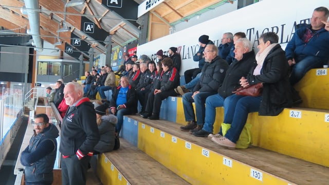 Publikum bei einem Eishockeyspiel Publikum bei einem Eishockeyspiel
