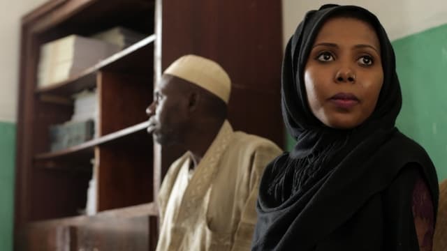 Video «Jahas Versprechen - Afrikanerin kämpft gegen Mädchenbeschneidung» abspielen Video «Jahas Versprechen - Afrikanerin kämpft gegen Mädchenbeschneidung» abspielen