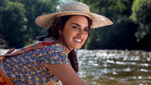 Penelope Cruz an einem See. Penelope Cruz an einem See.
