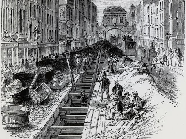 eine historische Aufnahme von London, wo ein Abwasserkanal gebaut wird eine historische Aufnahme von London, wo ein Abwasserkanal gebaut wird
