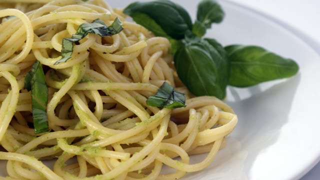 Spaghetti mit Pesto-Sauce