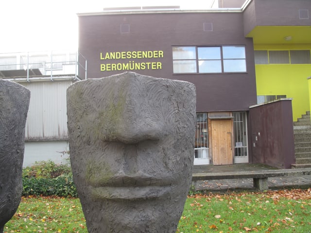 Kunst ist im und um das ehemalige Gebäude des Landessenders Beromünster präsent. 