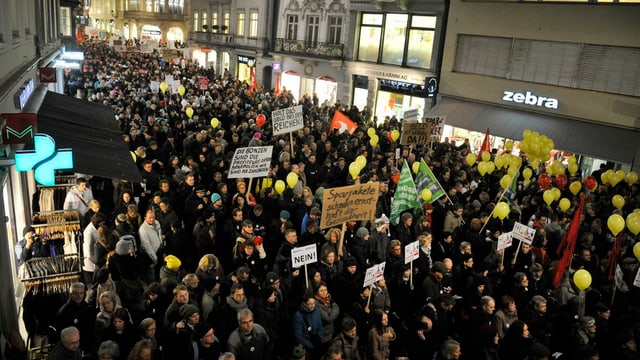 Demonstranten in der St. Galler Altstadt