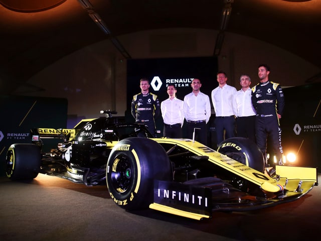 Der neue Renault-Bolide mit Crew.
