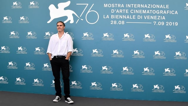 Joaquin Phoenix auf dem roten Teppich in Venedig. Joaquin Phoenix auf dem roten Teppich in Venedig.
