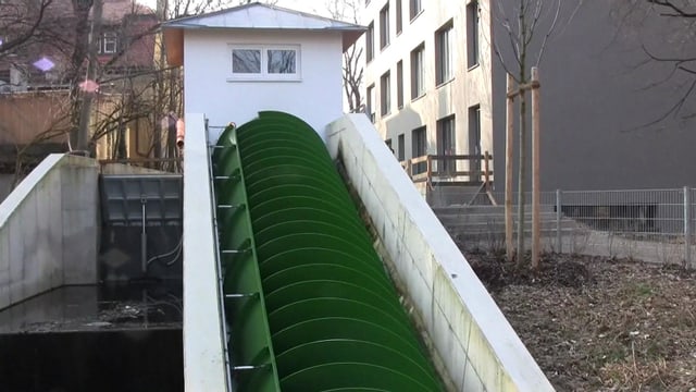 Wasserkraftschnecke, umgekehrte Archimedische Schraube, Schwarze Lacke, München
