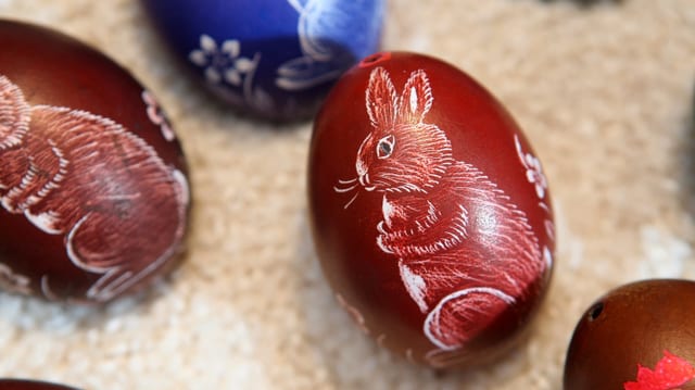 Eier mit aufgemalten Osterhasen Eier mit aufgemalten Osterhasen