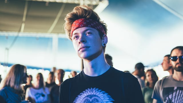 Sein Haar-Game ist on fleek. Sein Haar-Game ist on fleek.