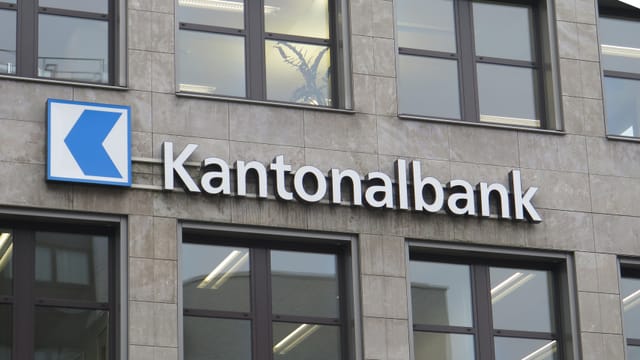 Leuchtschrift der Aargauischen Kantonalbank. Leuchtschrift der Aargauischen Kantonalbank.
