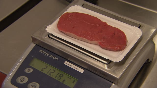 Fleisch auf Waage Fleisch auf Waage