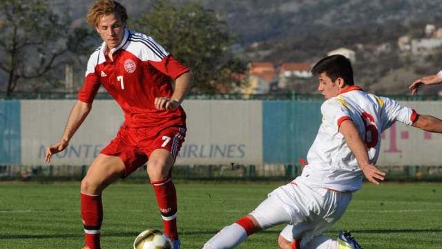 Felfel im Duell um den Ball Felfel im Duell um den Ball