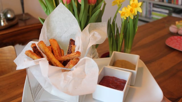 Falsche Pommes aus Toast und Ei. Falsche Pommes aus Toast und Ei.