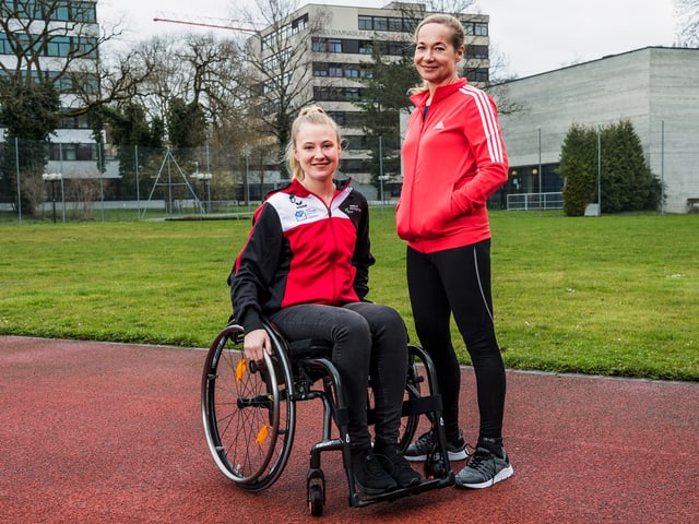Susanne-Marie Wrage als Sporttrainerin Isabelle, Annina Euling als Nachwuchstalent Elodie. Susanne-Marie Wrage als Sporttrainerin Isabelle, Annina Euling als Nachwuchstalent Elodie.