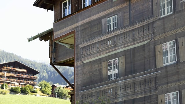 Fiescherblick in Nahaufnahme mit Gerüst. Fiescherblick in Nahaufnahme mit Gerüst.