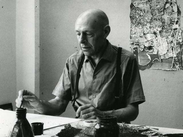 Jean Dubuffet, 1960 im Atelier an der Côte d’Azur. Jean Dubuffet, 1960 im Atelier an der Côte d’Azur.