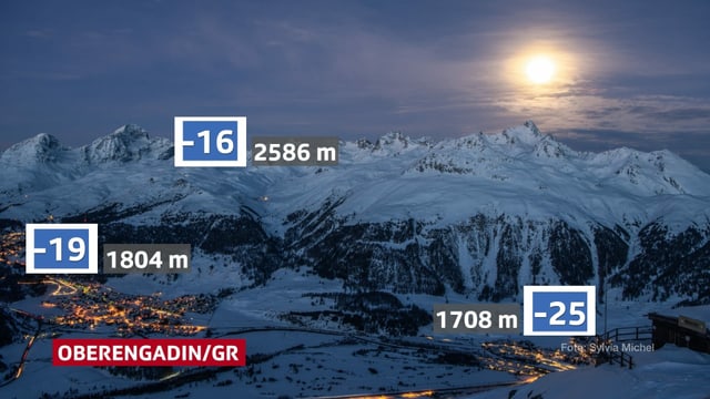 Grösstenteils klare Nacht im Oberengadin mit Blick von oben auf St. Moritz und Samedan. Grösstenteils klare Nacht im Oberengadin mit Blick von oben auf St. Moritz und Samedan.