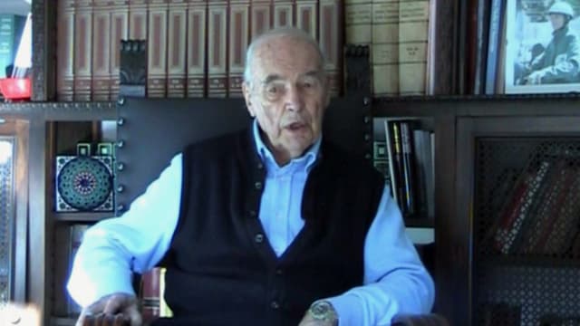 Er ehemalige SS-Offizier Erich Priebke 100-jährig in einem Video, er verstarb kurz danach. Er ehemalige SS-Offizier Erich Priebke 100-jährig in einem Video, er verstarb kurz danach.