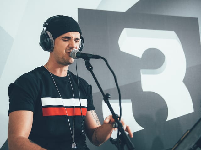 Seven: Der Aargauer Sänger coverte den Song «7:7» von Züri West.
