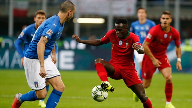 Bruma tanzt vor den Augen von Bonucci. Bruma tanzt vor den Augen von Bonucci.