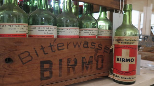 Flaschen mit der Aufschrift Birmo Flaschen mit der Aufschrift Birmo