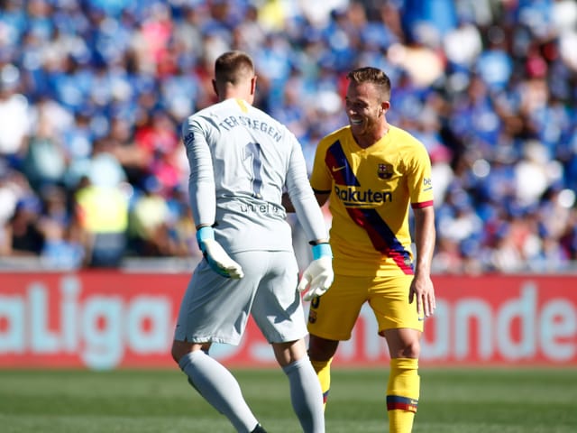 Marc-André ter Stegen jubelt mit Arthur