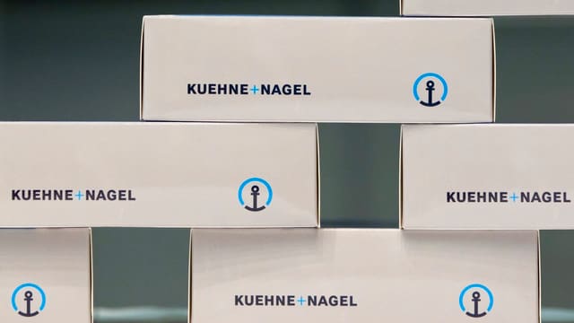 Schachteln mit Logo. Schachteln mit Logo.