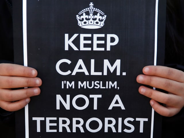 Nach der Attacke auf «Charlie Hebdo» demonstriet eine Muslimin in Barcolena. Nach der Attacke auf «Charlie Hebdo» demonstriet eine Muslimin in Barcolena.