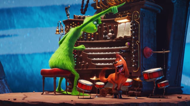 Ein haariges Monster sitzt an einer grossen Orgel. Es schaut grimmig auf einen kleinen Hund zu seinen Füssen und zeigt mit dem Finger nach rechts. Der Hund schaut freudig zu ihm hoch. Ein haariges Monster sitzt an einer grossen Orgel. Es schaut grimmig auf einen kleinen Hund zu seinen Füssen und zeigt mit dem Finger nach rechts. Der Hund schaut freudig zu ihm hoch.
