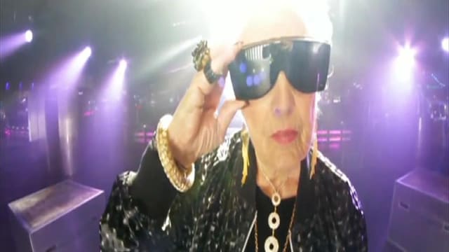 Die über 80 Jahre alte DJ-Lady Mamy Rock Die über 80 Jahre alte DJ-Lady Mamy Rock