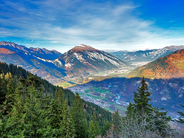 Das Churer Rheintal mit dem Calanda-Bergmassiv Das Churer Rheintal mit dem Calanda-Bergmassiv