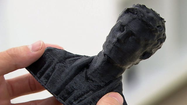 Die im 3-D-Drucker hergestellte Plastik zeigt den Oberkörper von «Einstein»-Moderator Tobias Müller. Die im 3-D-Drucker hergestellte Plastik zeigt den Oberkörper von «Einstein»-Moderator Tobias Müller.