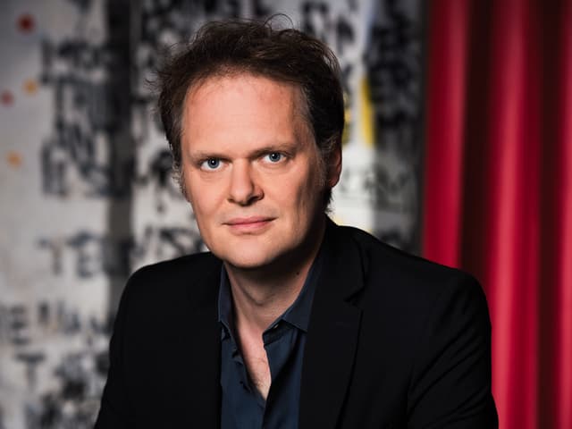 Thomas Strässle blickt in die Kamera. Thomas Strässle blickt in die Kamera.