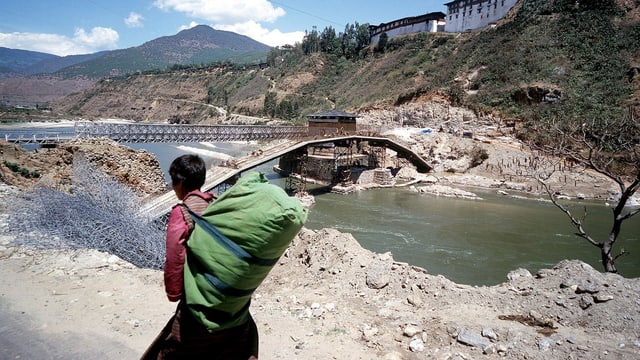 Hängebrücke in Bhutan, die mit Geldern der Helvetas finanziert wurde. (Archivbild) Hängebrücke in Bhutan, die mit Geldern der Helvetas finanziert wurde. (Archivbild)
