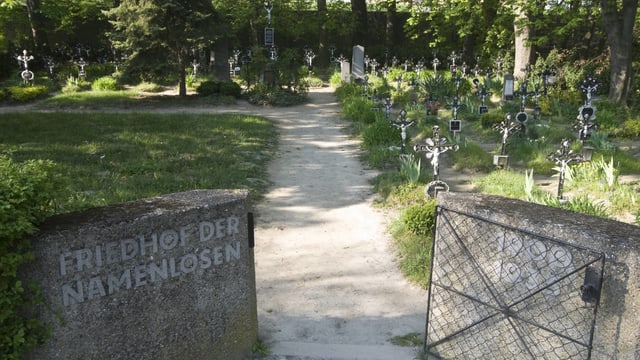 Der Eingang des sogenannten «Friedhofs der Namenlosen» Der Eingang des sogenannten «Friedhofs der Namenlosen»