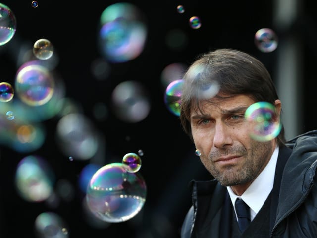 Conte umgeben von Seifenblasen