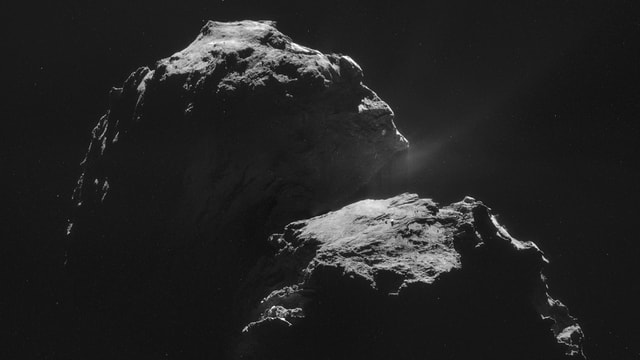 Der Komet Chury mit einer Gas- und Staubfahne.